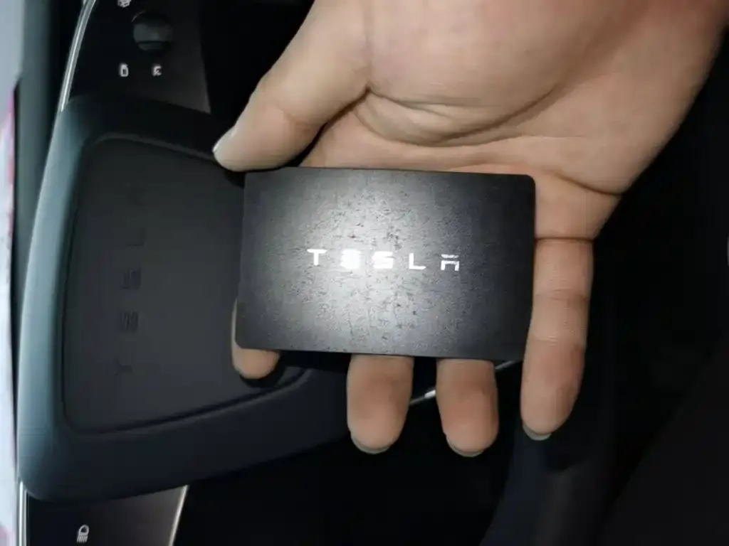 Tesla Model 3 — фото 9