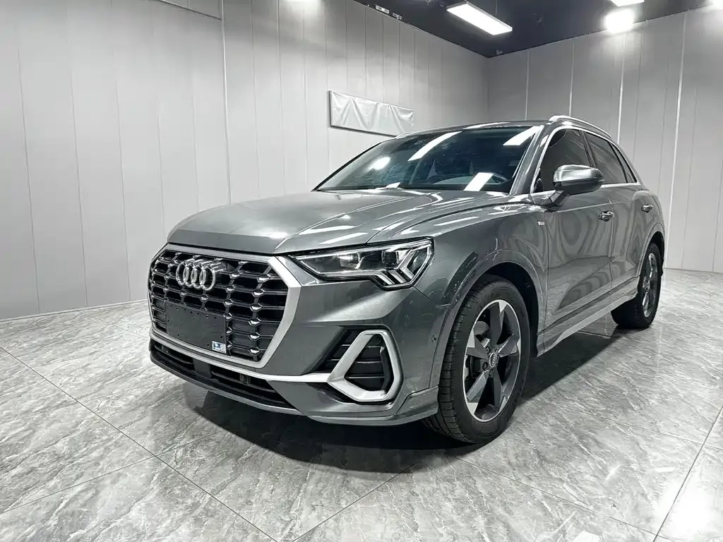 Audi Q3 — фото 1