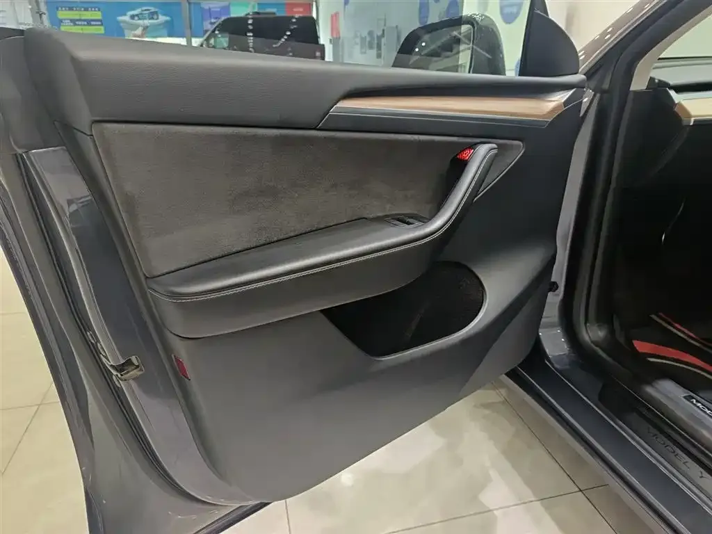 Tesla Model Y — фото 5