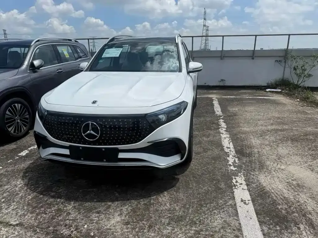 Mercedes-Benz EQB — фото 1