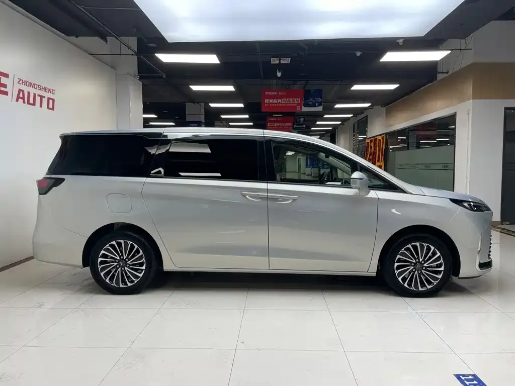 Buick GL8 Hybrid — фото 10