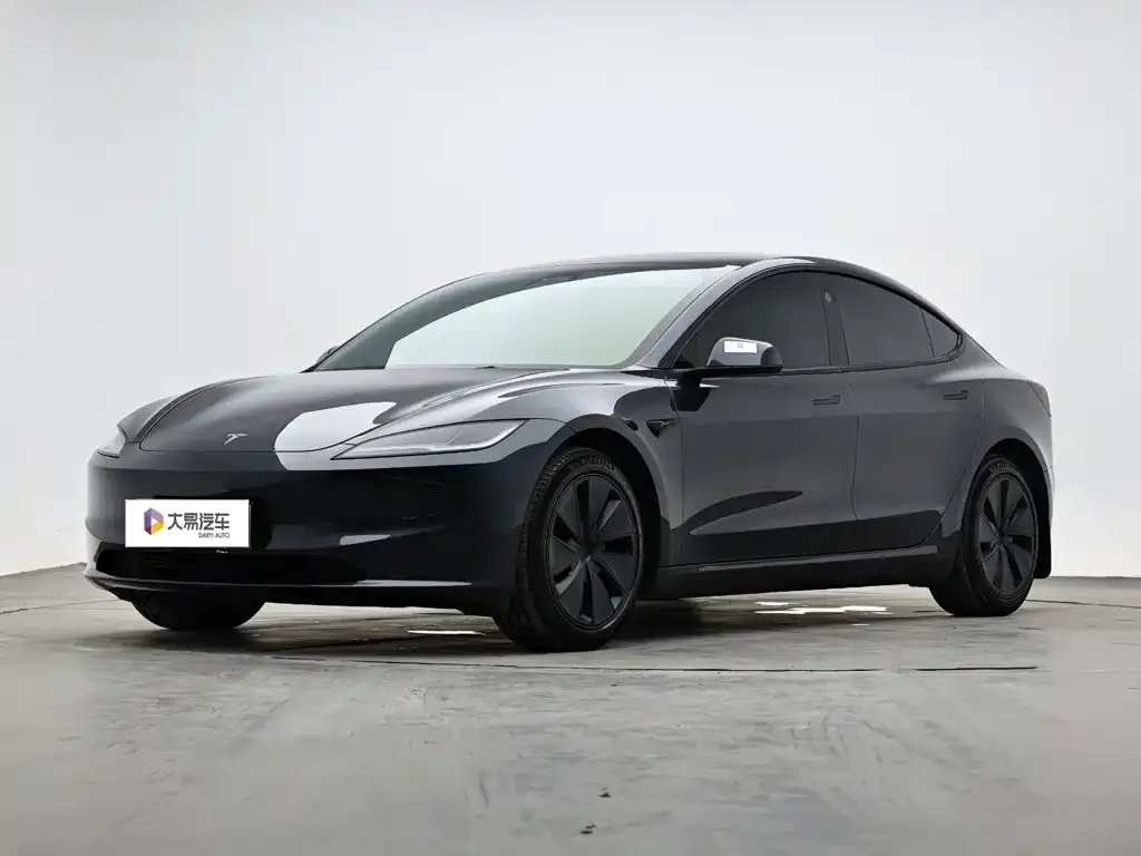Tesla Model 3 — фото 1