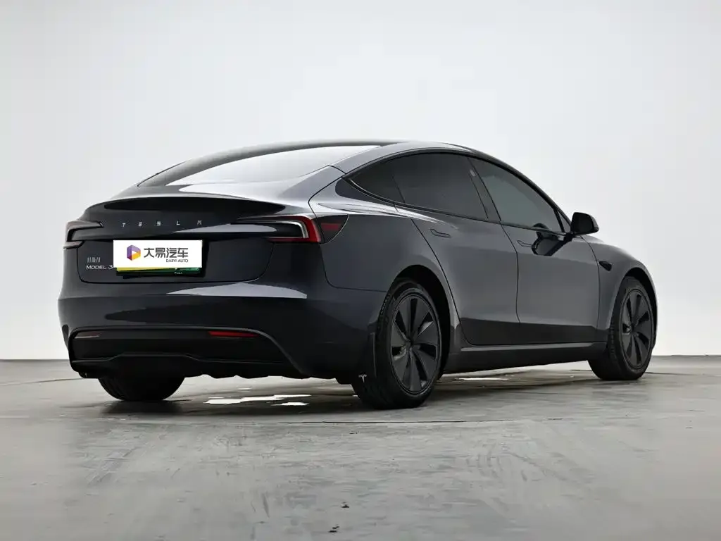 Tesla Model 3 — фото 10
