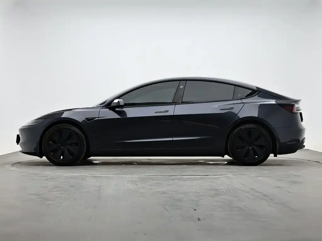 Tesla Model 3 — фото 9