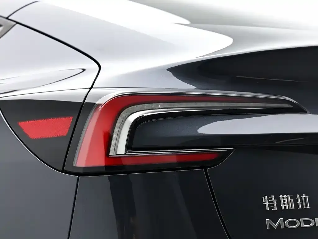 Tesla Model 3 — фото 4