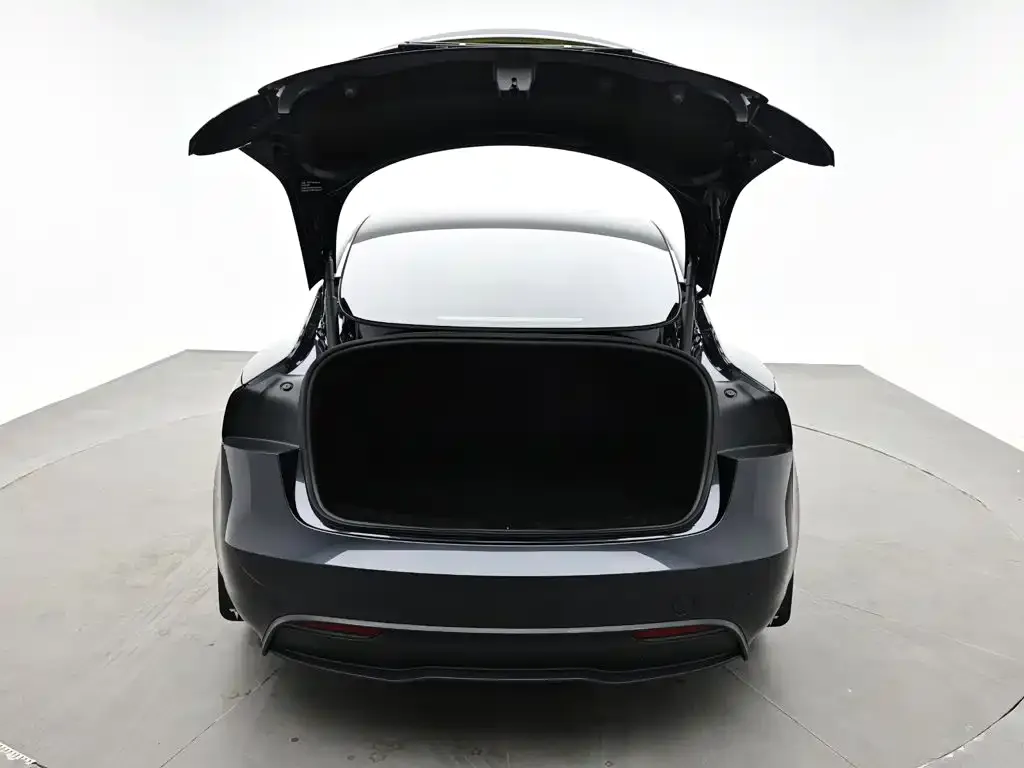 Tesla Model 3 — фото 7