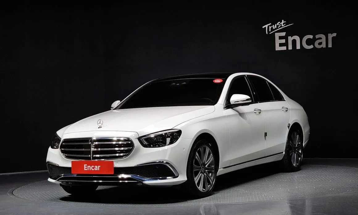 Mercedes-Benz E-Class — фото 1