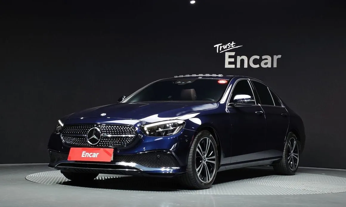 Mercedes-Benz E-Class — фото 1