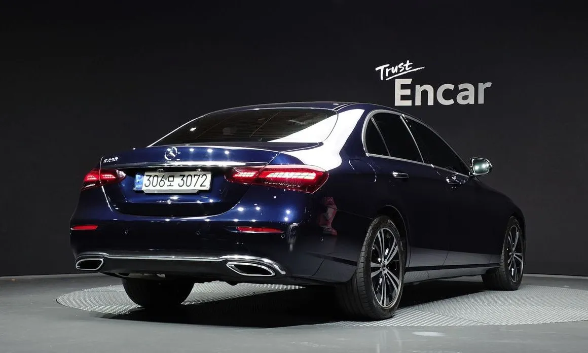 Mercedes-Benz E-Class — фото 4