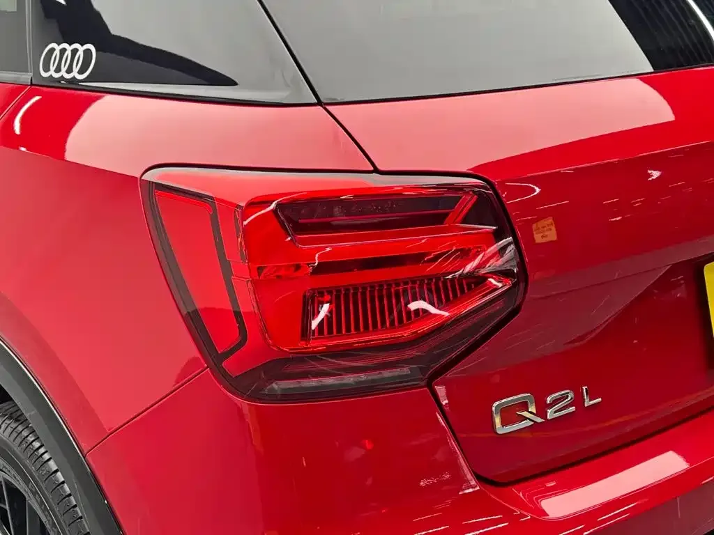 Audi Q2L — фото 5