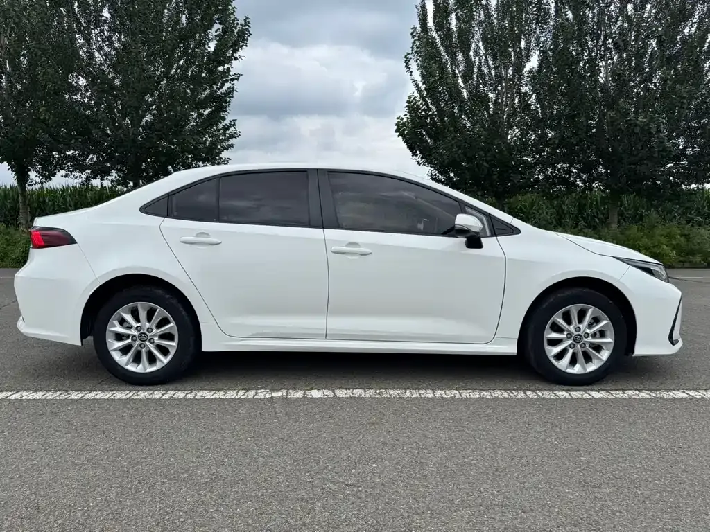 Toyota Corolla — фото 10