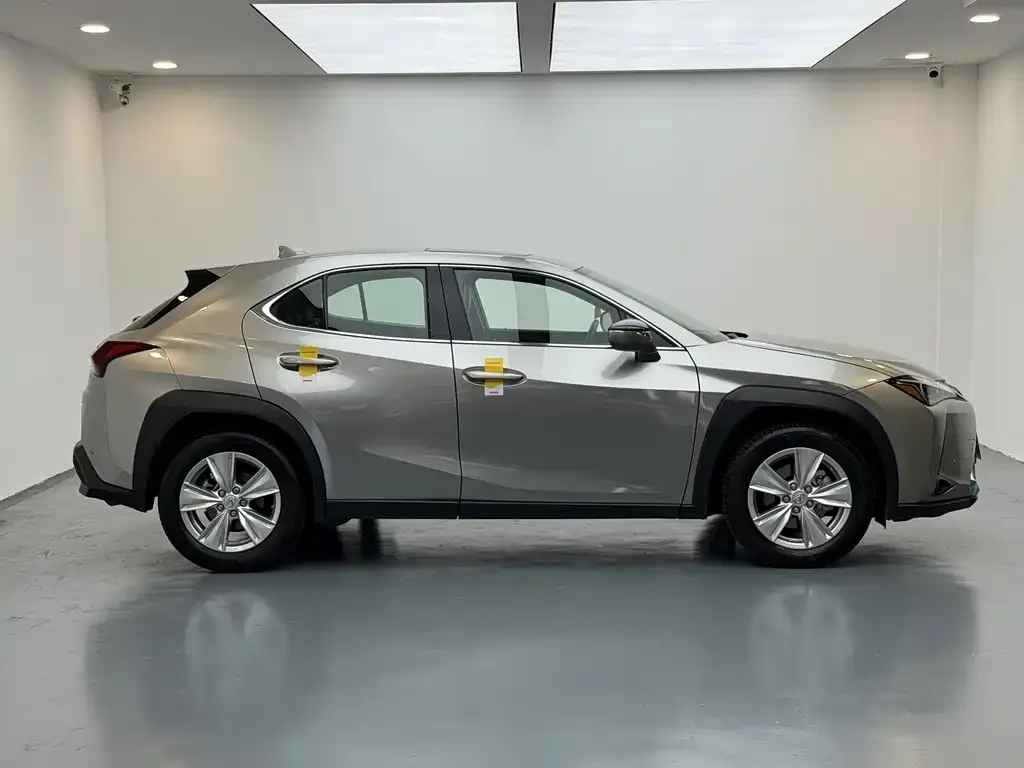 Lexus UX — фото 2