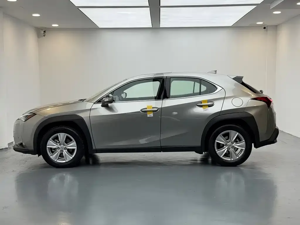 Lexus UX — фото 6