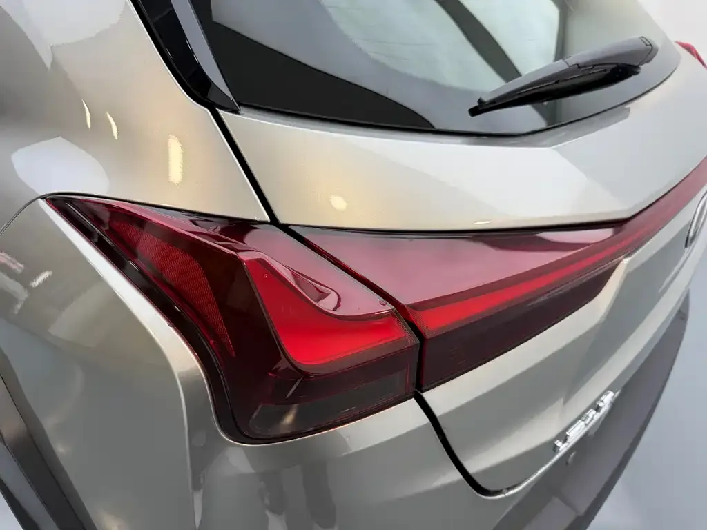 Lexus UX — фото 3