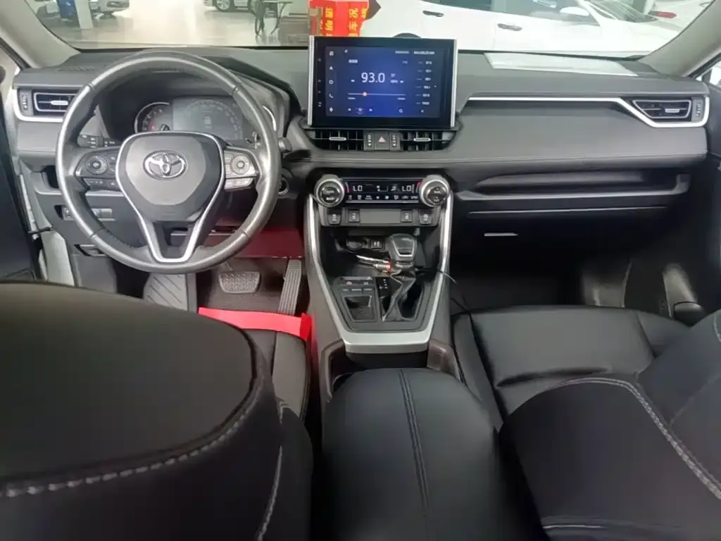 Toyota RAV4 — фото 7