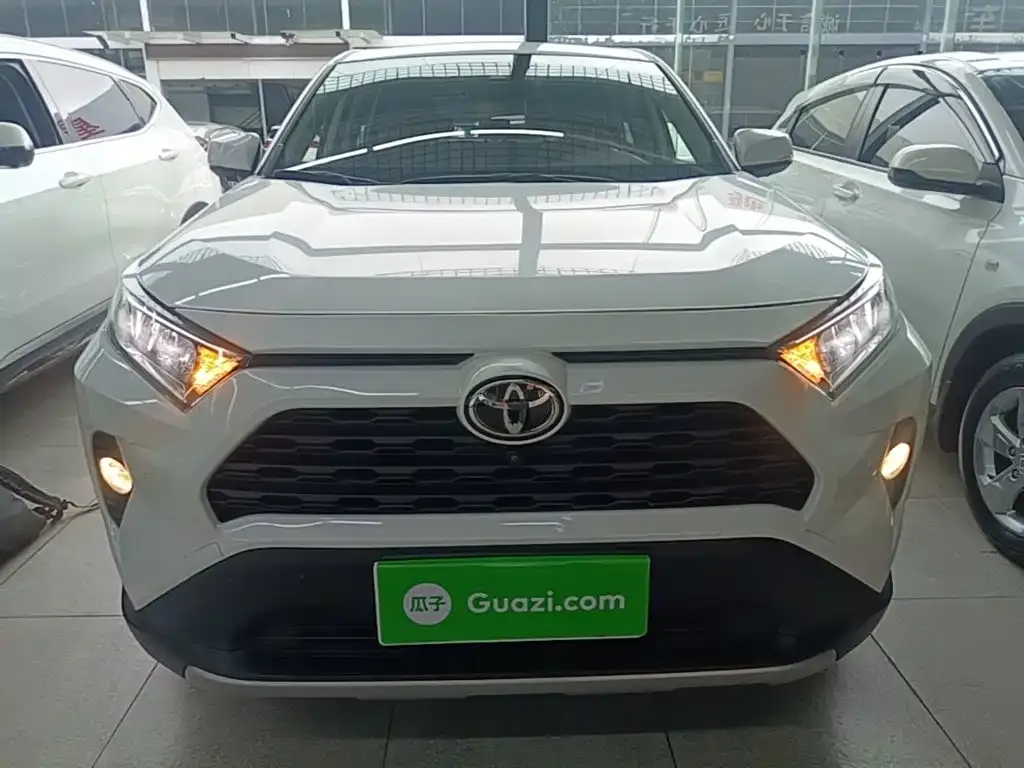 Toyota RAV4 — фото 3