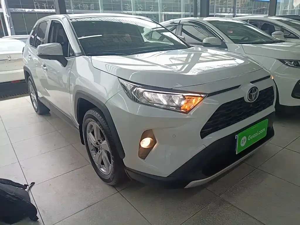 Toyota RAV4 — фото 5