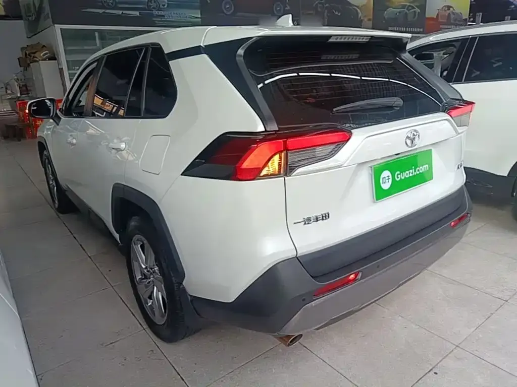 Toyota RAV4 — фото 10