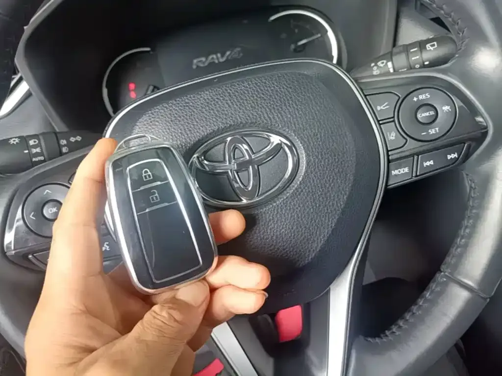 Toyota RAV4 — фото 2