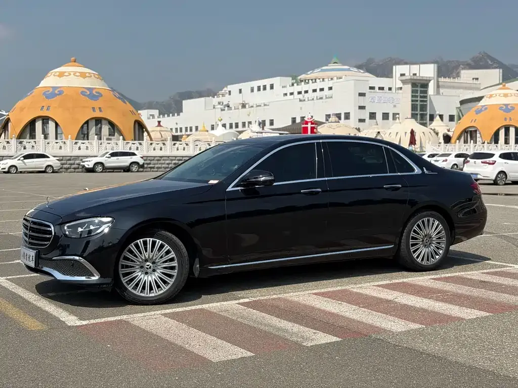 Mercedes-Benz E-Class — фото 1