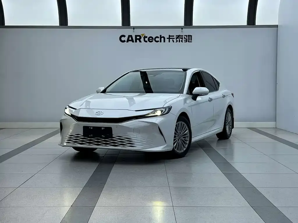 Toyota Camry — фото 8