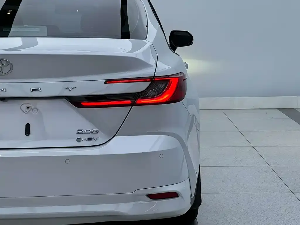 Toyota Camry — фото 3