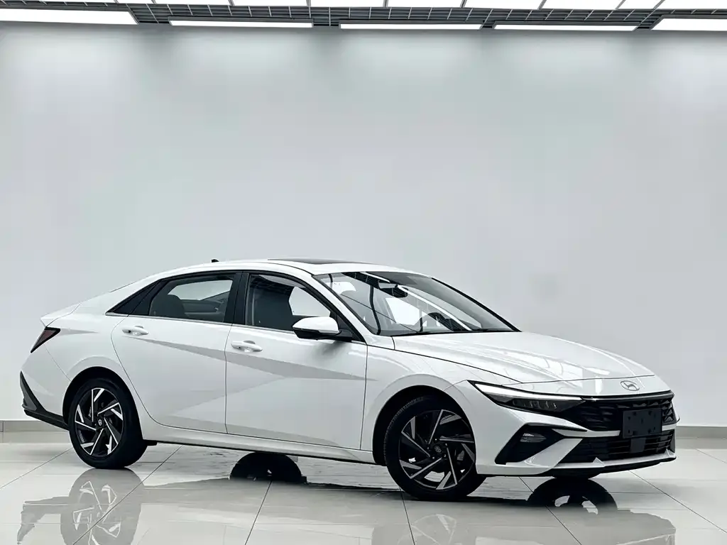 Hyundai Elantra — фото 4