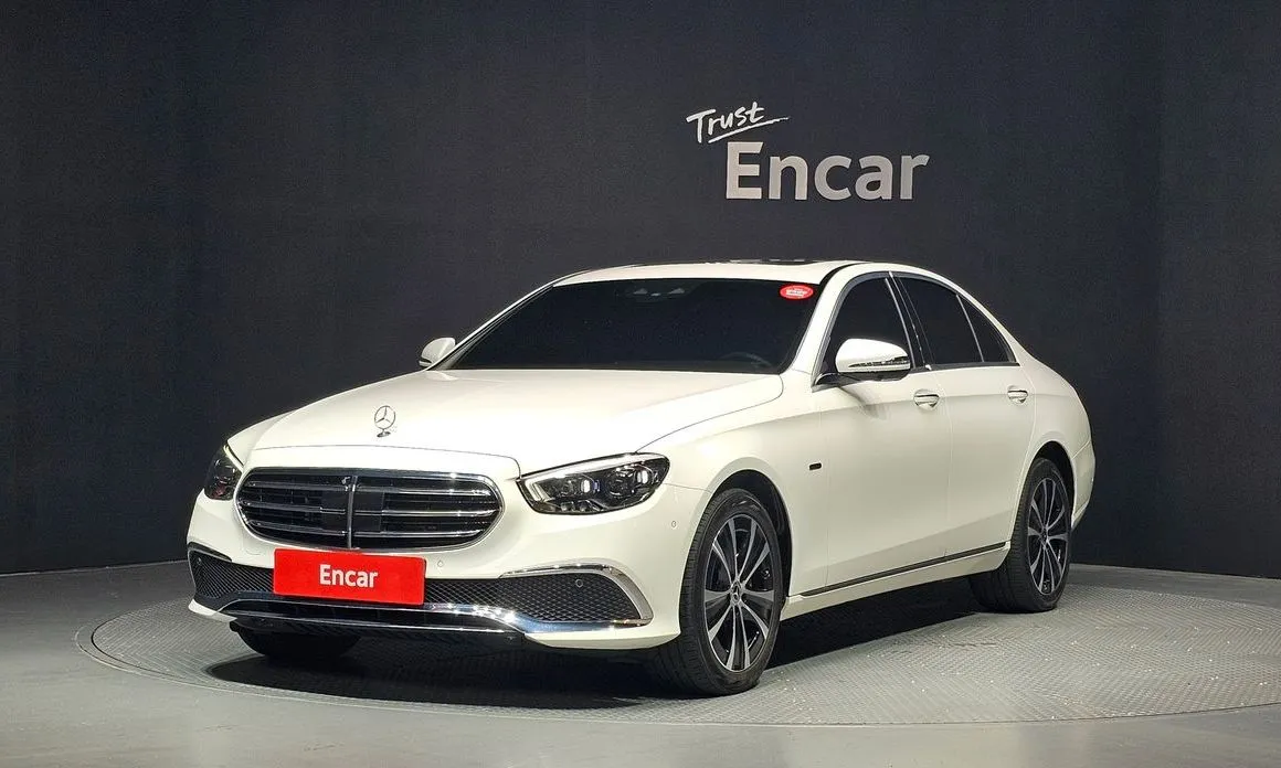Mercedes-Benz E-Class — фото 1