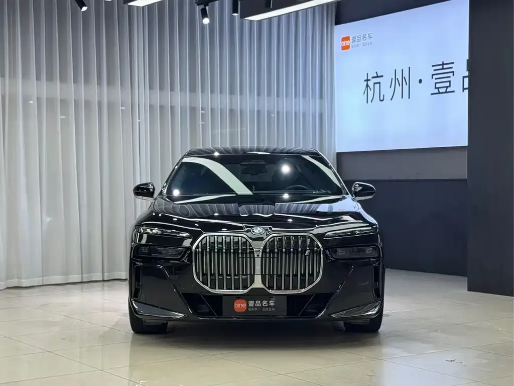 BMW i7 — фото 2