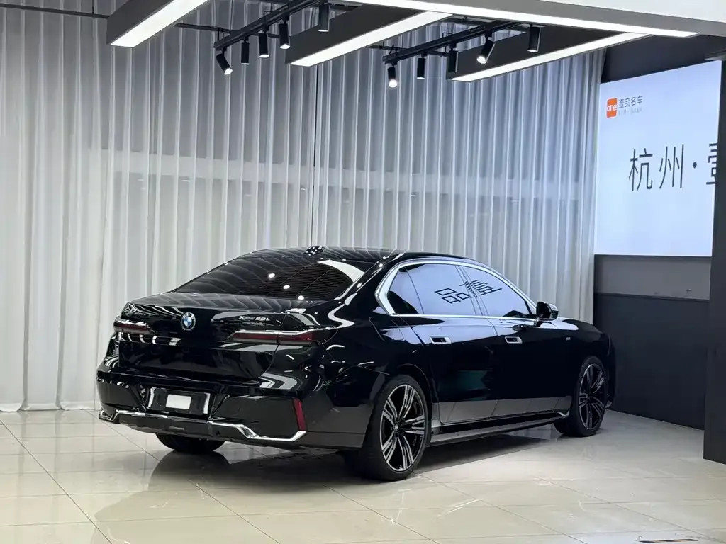 BMW i7 — фото 6