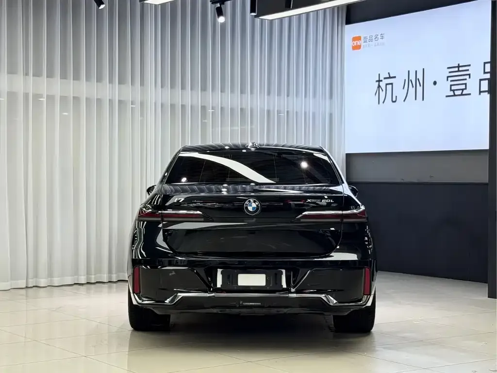 BMW i7 — фото 7