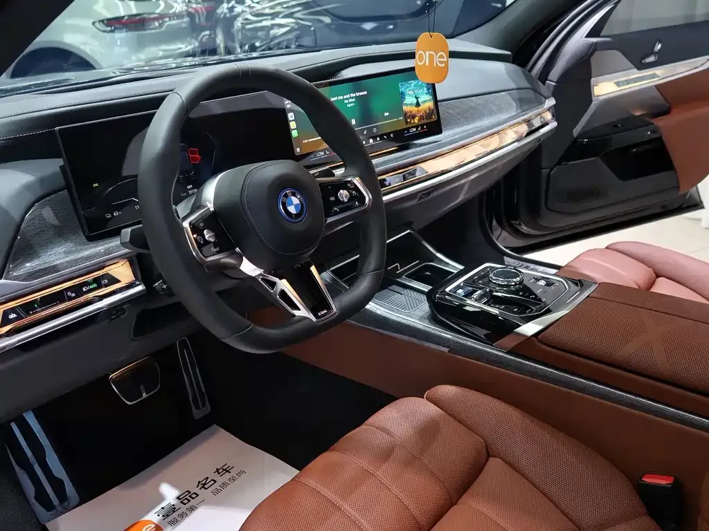 BMW i7 — фото 4