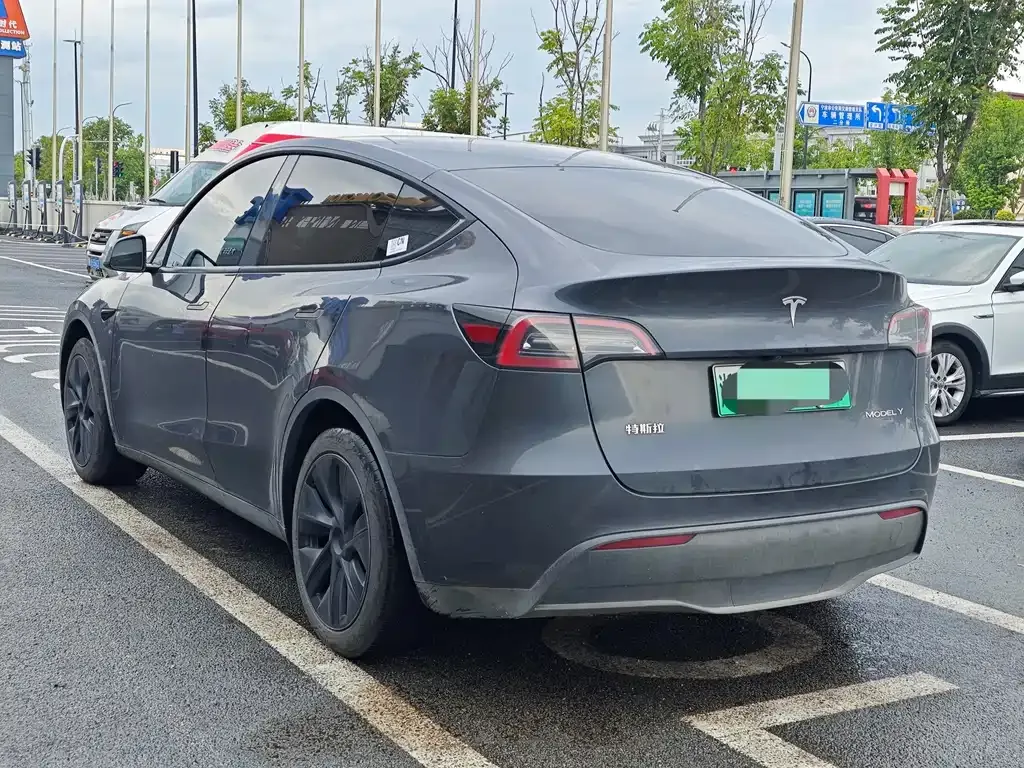 Tesla Model Y — фото 7