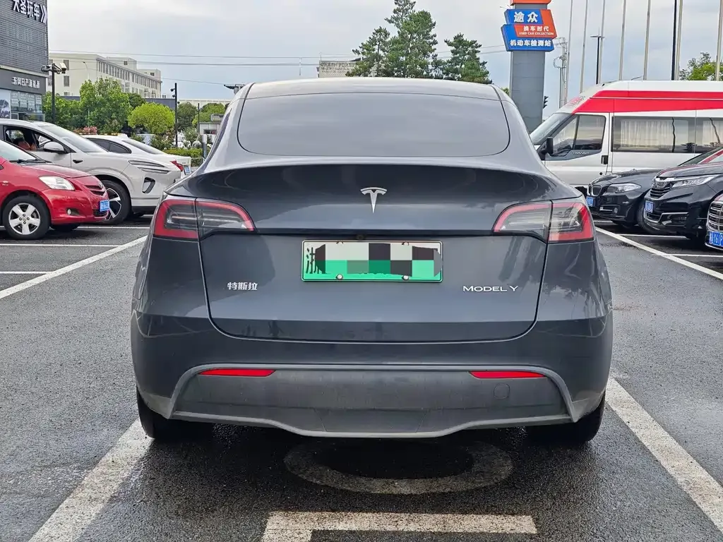 Tesla Model Y — фото 6