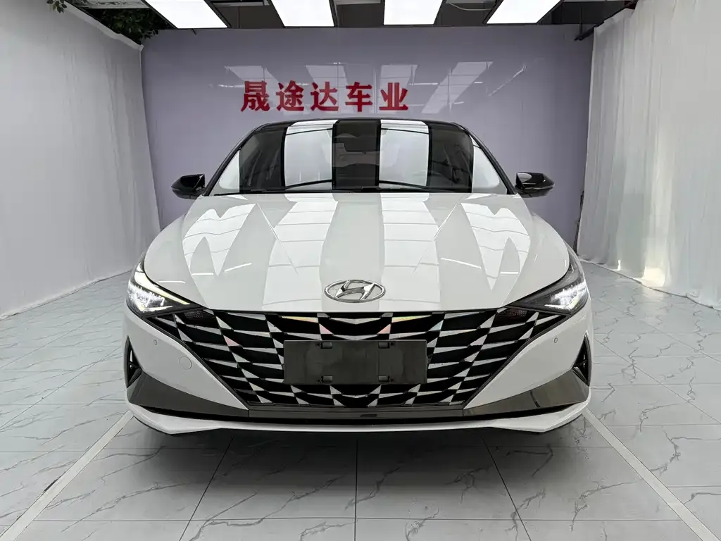Hyundai Elantra — фото 8