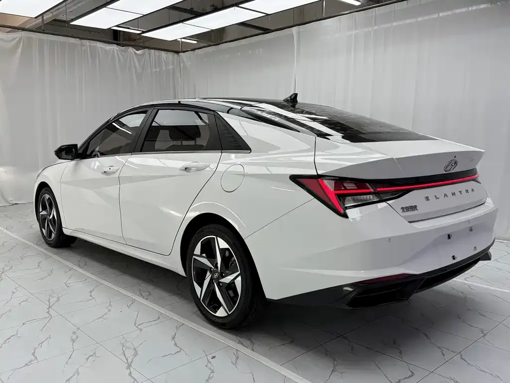 Hyundai Elantra — фото 5