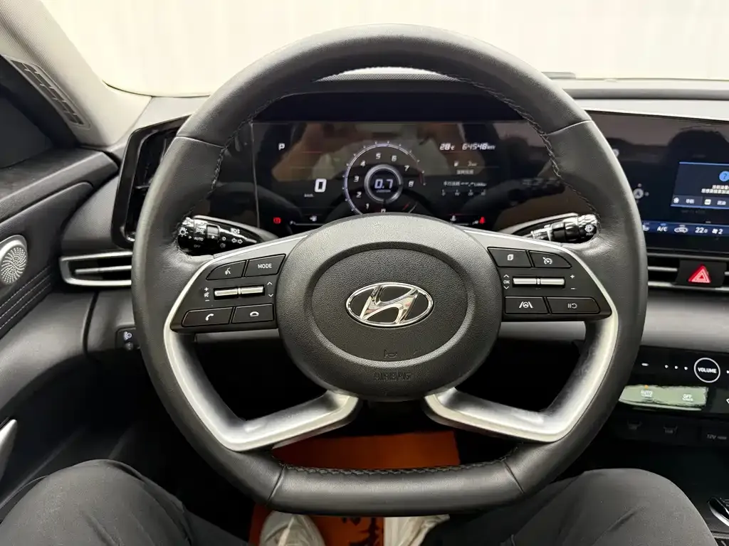 Hyundai Elantra — фото 2
