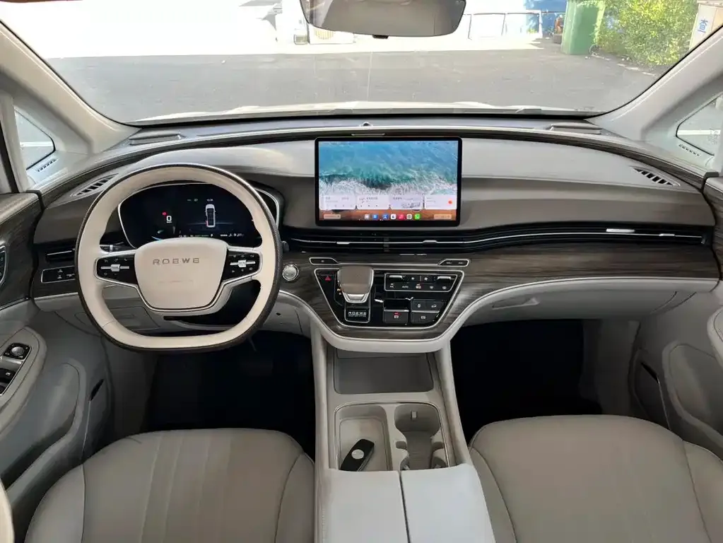 Roewe iMAX8 New Energy — фото 8