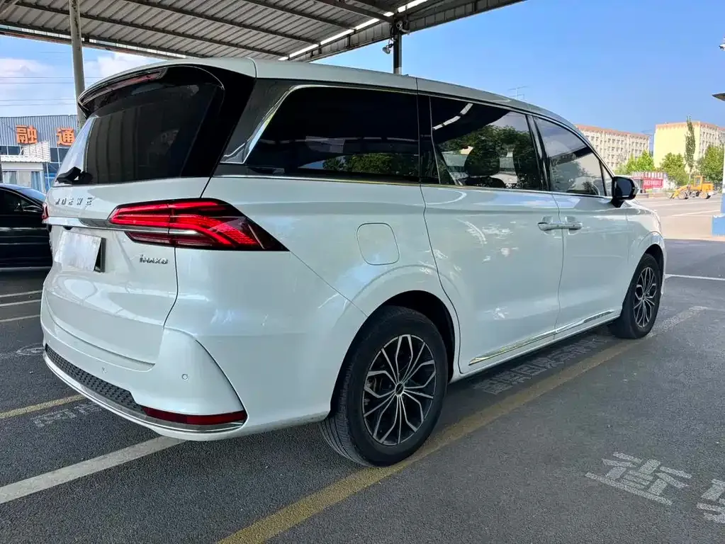 Roewe iMAX8 New Energy — фото 7
