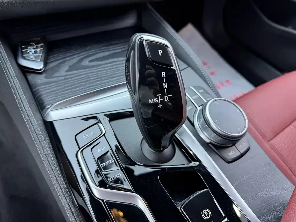 BMW 5 Series — фото 10