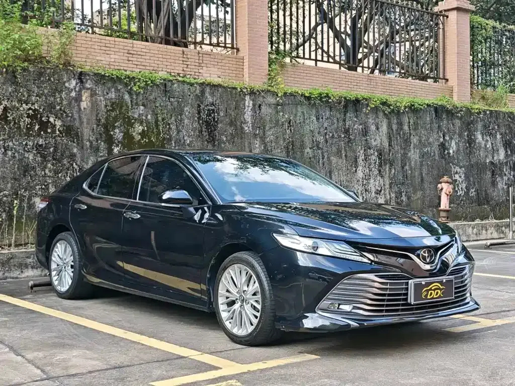 Toyota Camry — фото 6