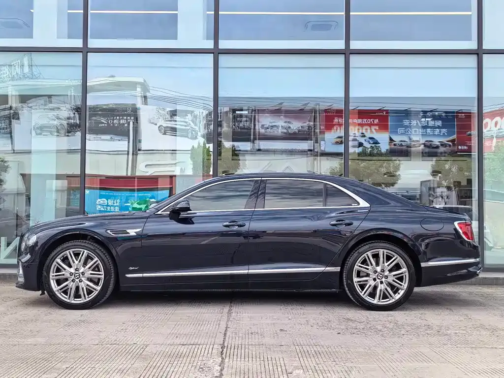 Bentley Flying Spur PHEV — фото 4