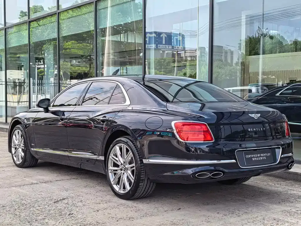 Bentley Flying Spur PHEV — фото 5