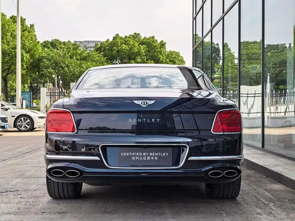Bentley Flying Spur PHEV — фото 7