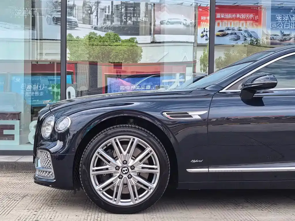 Bentley Flying Spur PHEV — фото 8