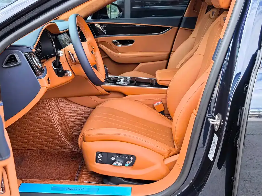 Bentley Flying Spur PHEV — фото 10