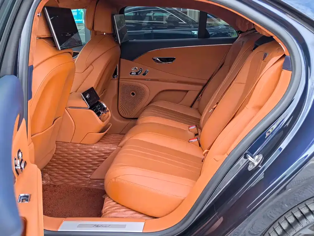 Bentley Flying Spur PHEV — фото 2