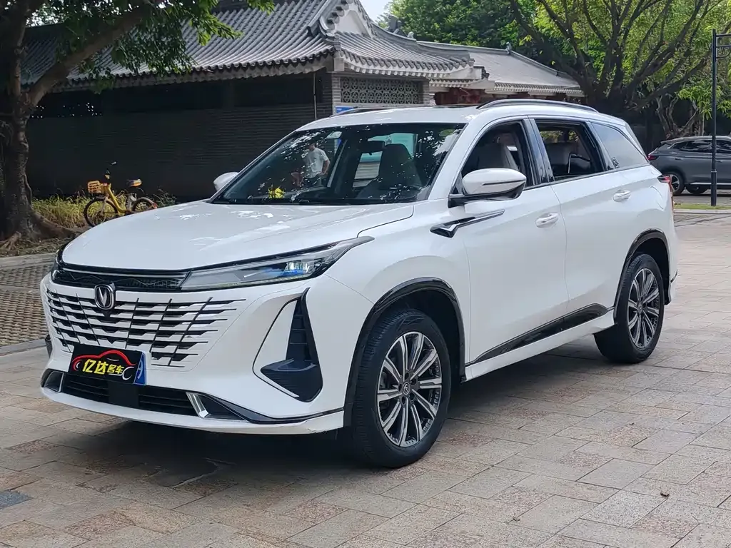Changan CS75PLUS — фото 1