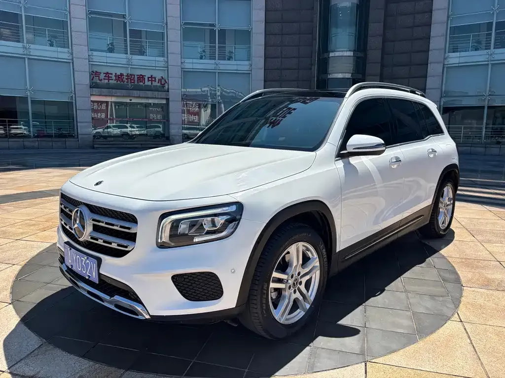Mercedes-Benz GLB — фото 1