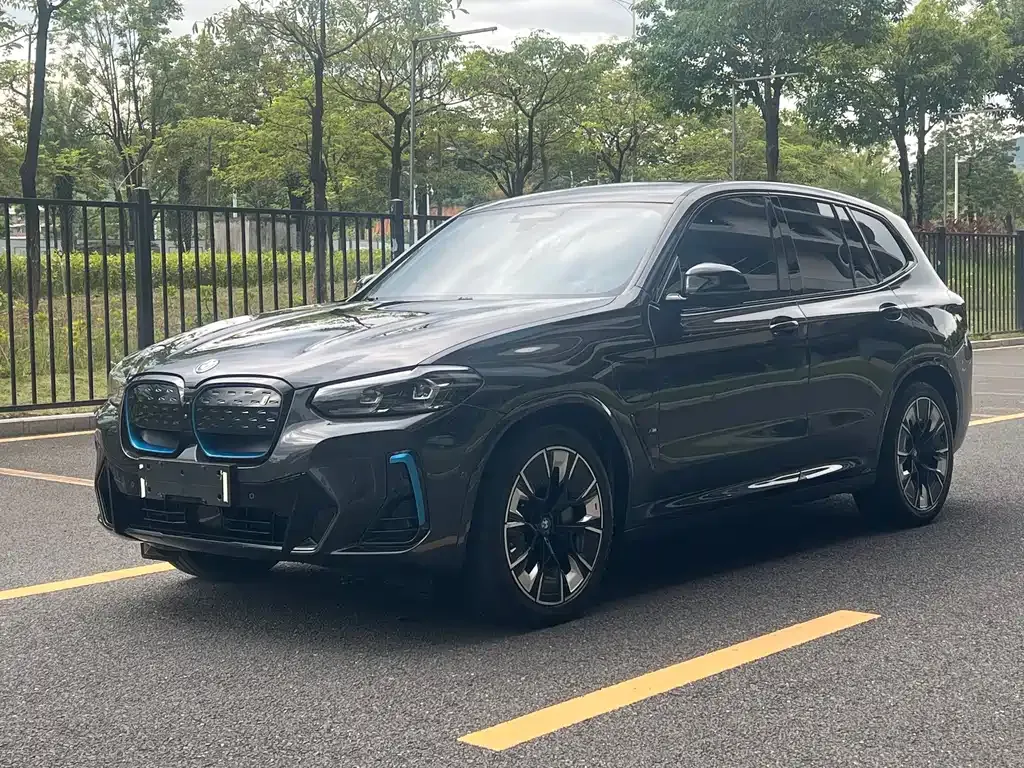 BMW iX3 — фото 1
